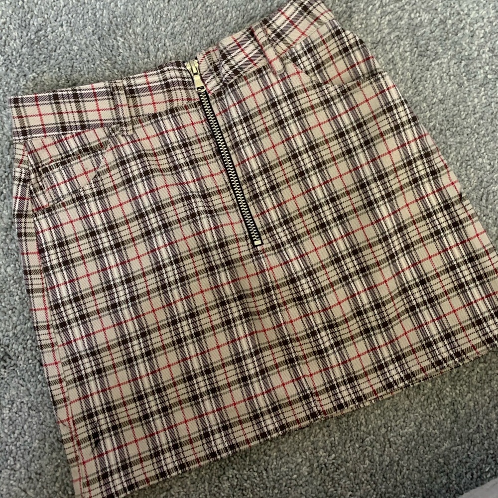 Plaid Zip Up Mini Skirt 🤍❤️